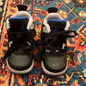 Jordan Kids Black and Blue Sneakers 6C 🖤💙